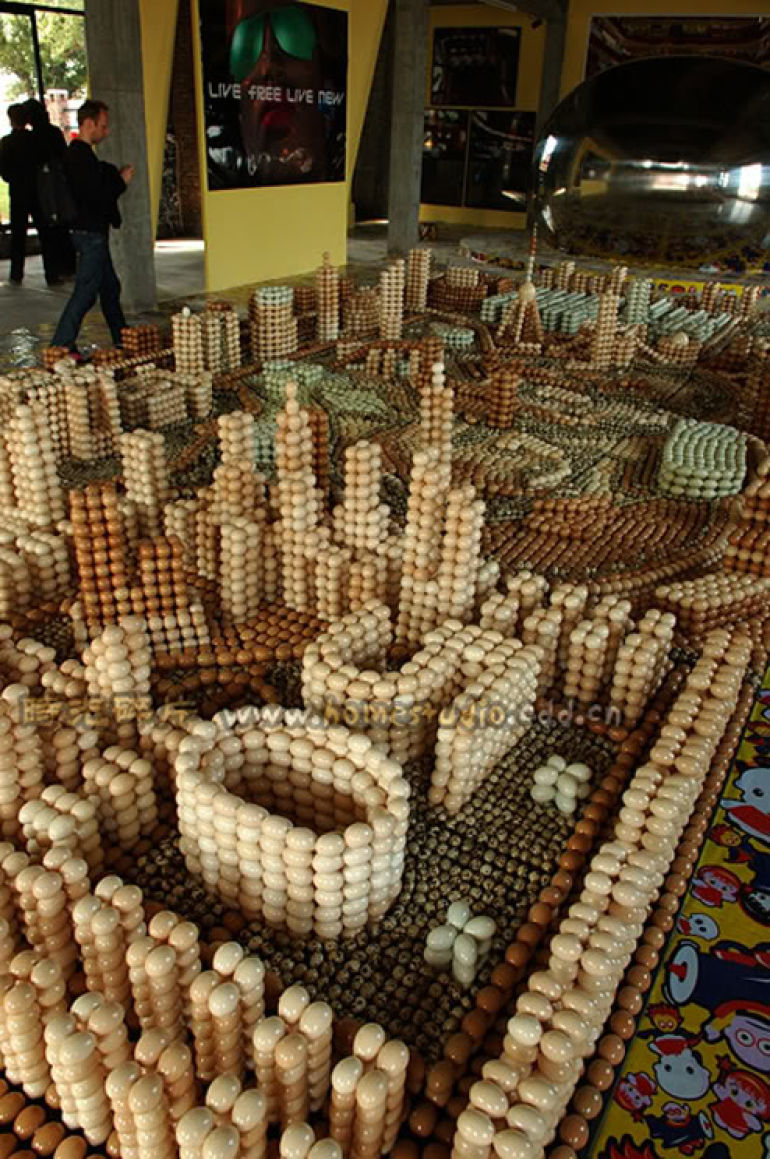egg sculpture